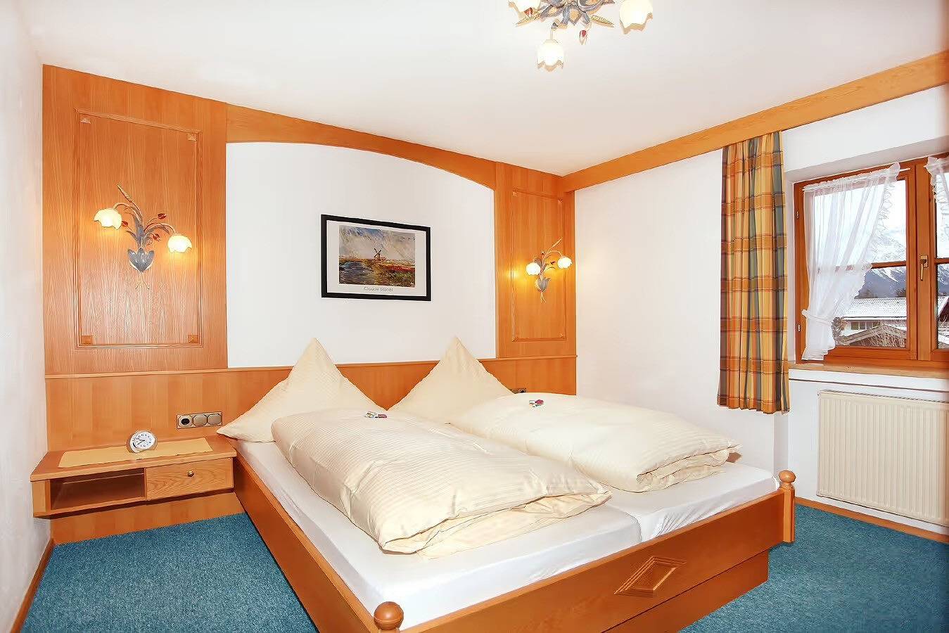 Ganze Wohnung, Gästehaus Christophorus - Ferienwohnung "Alpenglühn" mit Bergblick, Gemeinschaftsgarten und Wlan in Krün, Bayerische Alpen
