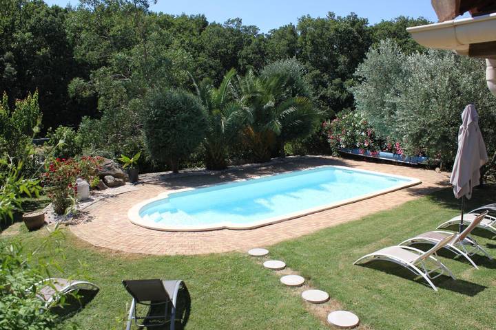 Location de vacances pour 6 personnes, avec terrasse et jardin à Saint-Victor-des-Oules