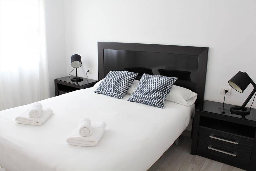 Entire apartment, Great location, 2 bd and terrace in Las Americas in Playa Puerto Colón, Adeje