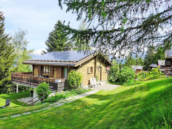 Ferienhaus für 6 Personen, mit Balkon und Terrasse sowie Garten und Ausblick im Wallis