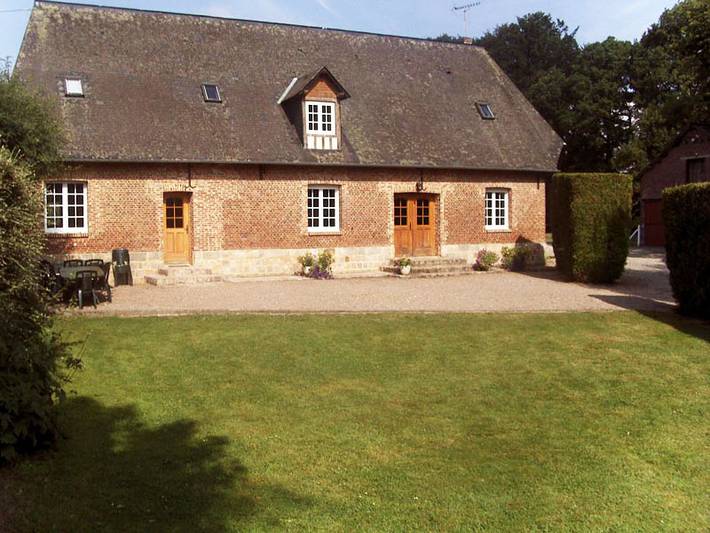 Gîte pour 13 personnes, avec jardin dans Canville-les-Deux-Églises
