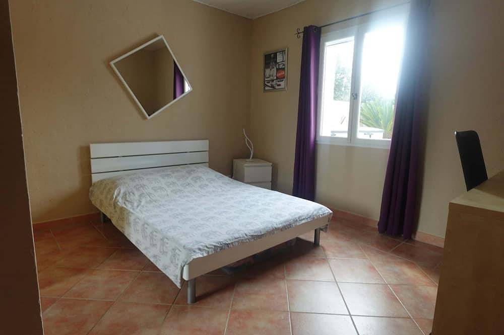 Family villa with pool in the heart of Provence. Sleeps 8. Sun and idleness in Besse-sur-Issole, Brignoles region