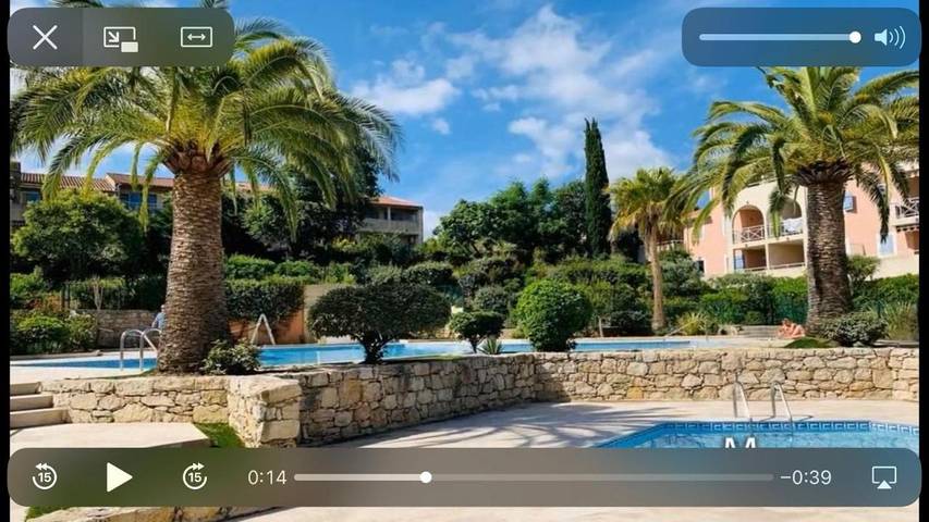 Gîte pour 4 personnes, avec terrasse ainsi que vue et piscine dans Office De Tourisme De La Croix Valmer