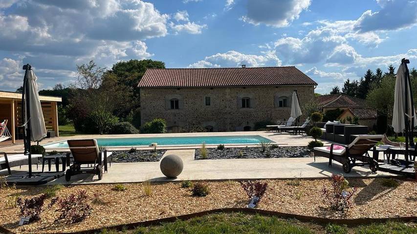 Cottage pour 2 personnes, avec piscine et jardin à Marillac-le-Franc