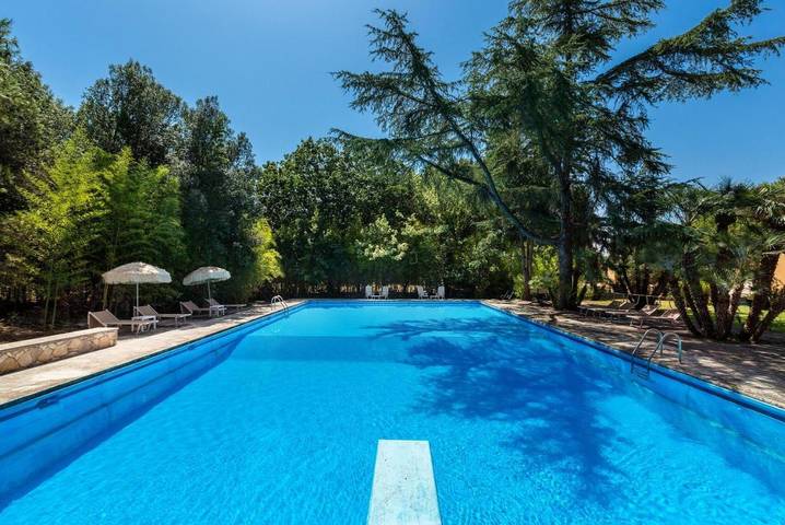 Villa pour 16 personnes, avec jardin ainsi que terrasse et piscine, animaux acceptés à Lecce - 3