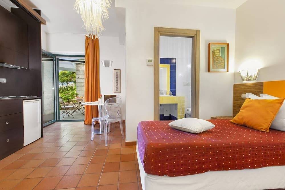 Villa Cinzia, with private pool and sea views in Marciano, Neapel Provinz