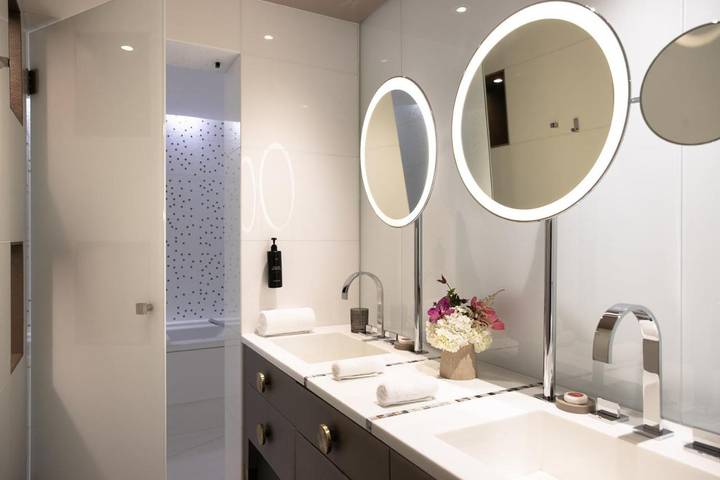 Hôtel pour 3 personnes, avec piscine ainsi que jardin et sauna, adapté aux familles dans Les Costes - 3