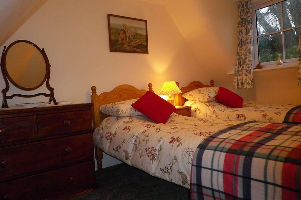 Cottage beside Loch Ness, Caledonian Canal and River Oich, Fort Augustus in Fort Augustus, Highlands