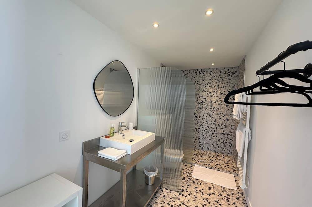 Entire apartment, Cosy Room 1 in Le Bouscat, Bordeaux region