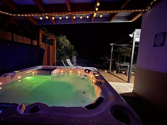 Maison de vacances pour 4 personnes, avec jardin et jacuzzi