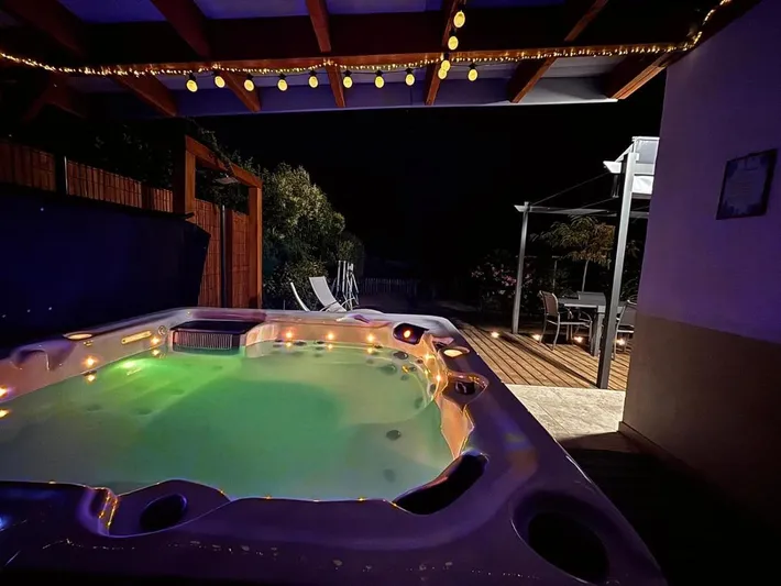 Casa de vacaciones para 4 personas, con jardín y jacuzzi - 1