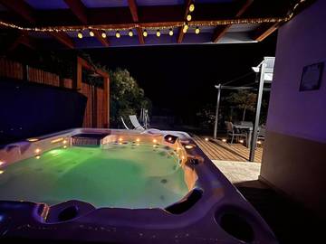 Location de vacances pour 4 personnes, avec jacuzzi et jardin à Tourves