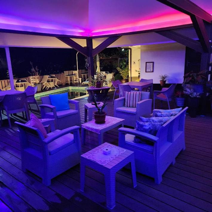 Gîte pour 3 personnes, avec piscine et jardin dans Takamaka - 3