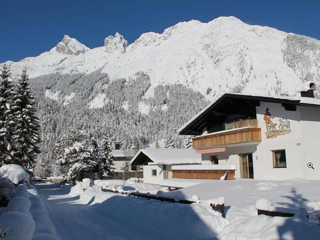 Ganze Ferienwohnung, Das Haus am Walde - Appartement mit 3 Schlafzimmern in Arnspitzgruppe