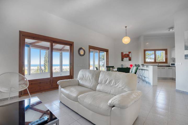 Villa 'Alta' con piscina privada, Wi-Fi y aire acondicionado in Montgó, Dénia