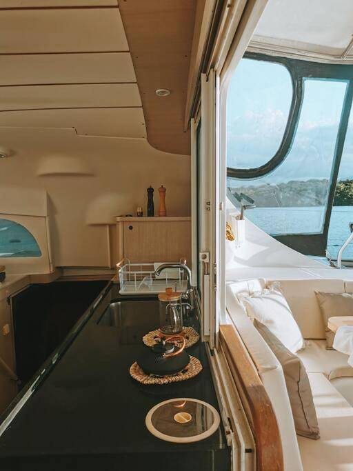 Bateau pour 6 personnes, avec terrasse et vue en Guadeloupe - 2