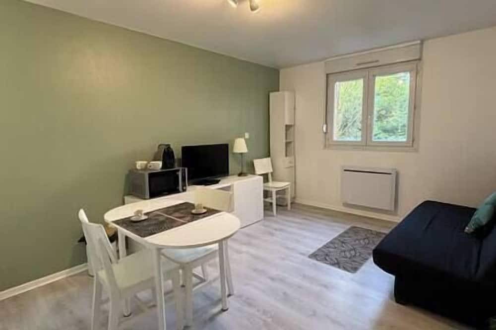 Entire apartment, Studio with parking space in Arras, Arras region