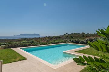 Villa mit pool für 6 Personen, mit Garten in Nord Sardinien
