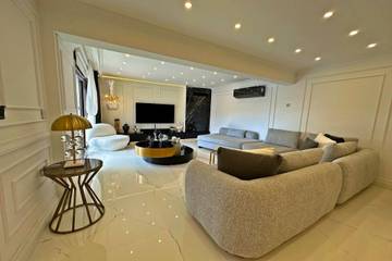 Villa for 12 Guests in Istanbul, Marmara region, Picture 2