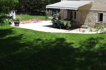 Gîte pour 6 personnes, avec terrasse et jardin à Mormoiron