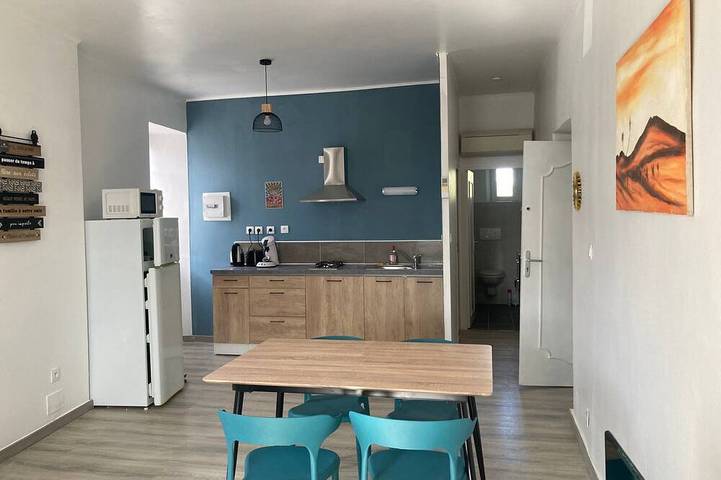 Gîte pour 4 personnes, avec jardin et piscine