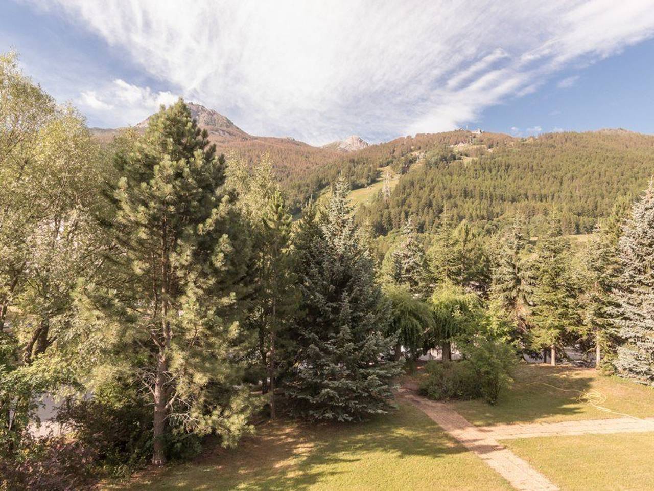 Entire apartment, Cozy Ski Getaway for 4 in Chantemerle, Serre-Chevalier - Parking, Fully Equipped Kitchen in Saint-Chaffrey, Serre Chevalier
