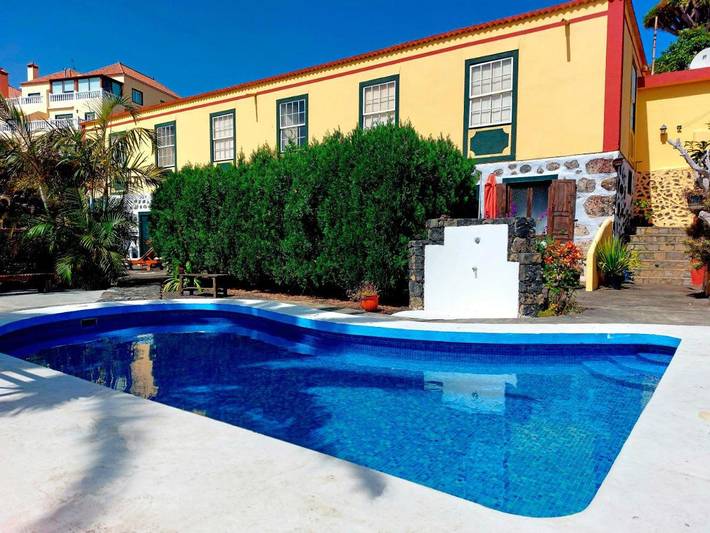 Casa rural para 3 personas, con piscina además de vistas y jardín - 1