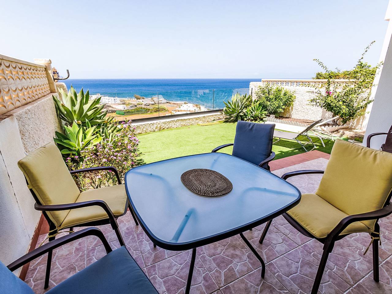 Apartamento entero, Komfortable Ferienwohnung in El Turman mit Terrasse in Piscinas Naturales. Salinas (Agaete), Agaete