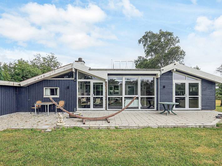 Ferieudlejning for 10 personer, med terrasse og have, husdyr tilladt i Egense