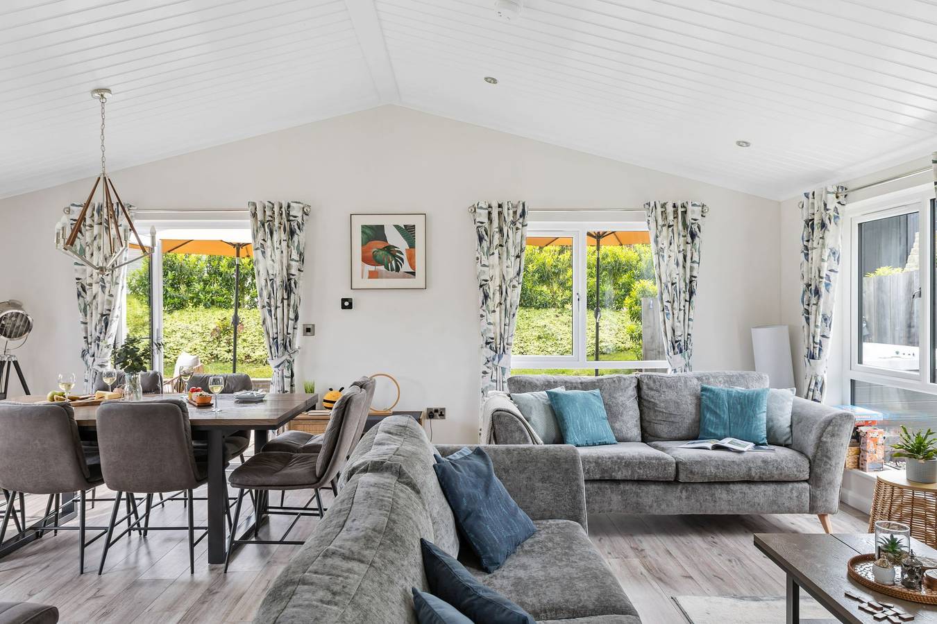 Iris Lodge, 18 Roadford Lake Lodges in Broadwoodwidger, Devon