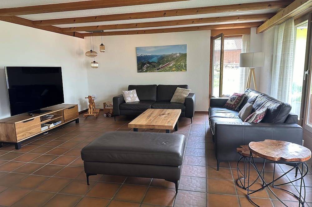 Spacious Luxury Home with Terrace, panoramic views, and walk to the lake! in Brienz, Verwaltungskreis Interlaken-Oberhasli