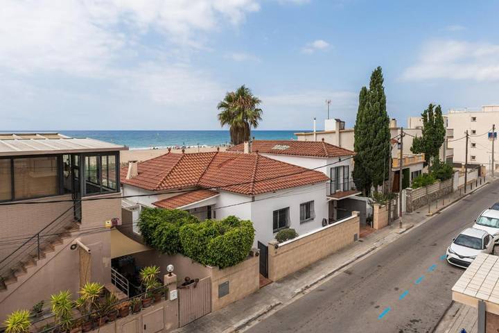 Chalet para 10 personas, con Terraza además de Jardín y Piscina en Bajo Llobregat