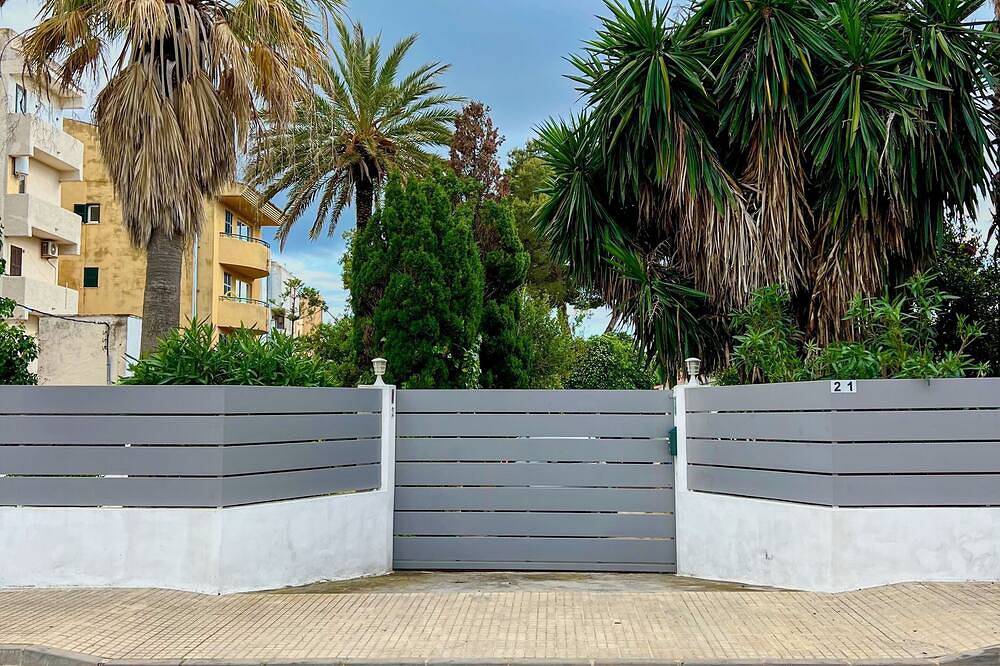 Traditional Mallorcan house 70 meters from the beach! in Cala Bona, Son Servera