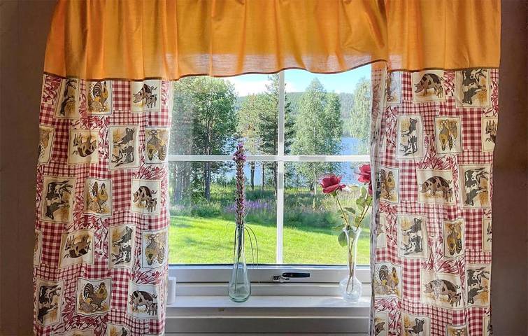 Location de vacances pour 7 personnes, avec vue sur le lac et jardin à Jokkmokk - 2