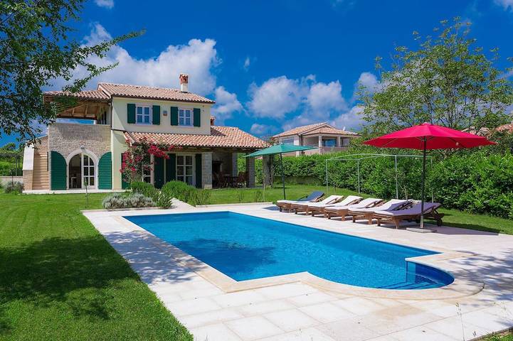 Ferienhaus für 8 Personen, mit Garten und Pool