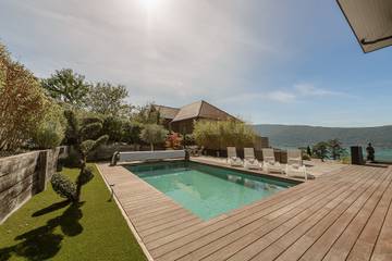 Villa pour 7 personnes, avec jardin ainsi que vue sur le lac et terrasse à Veyrier-du-Lac