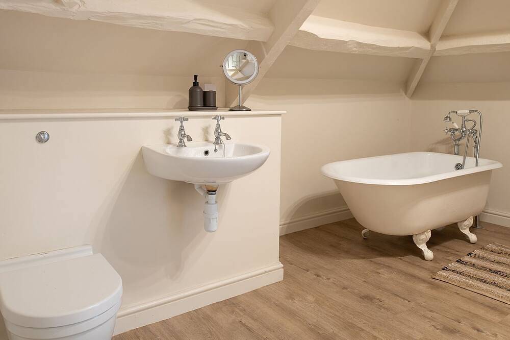 The Nest - pet friendly in Slad near Stroud in Stroud, Gloucestershire