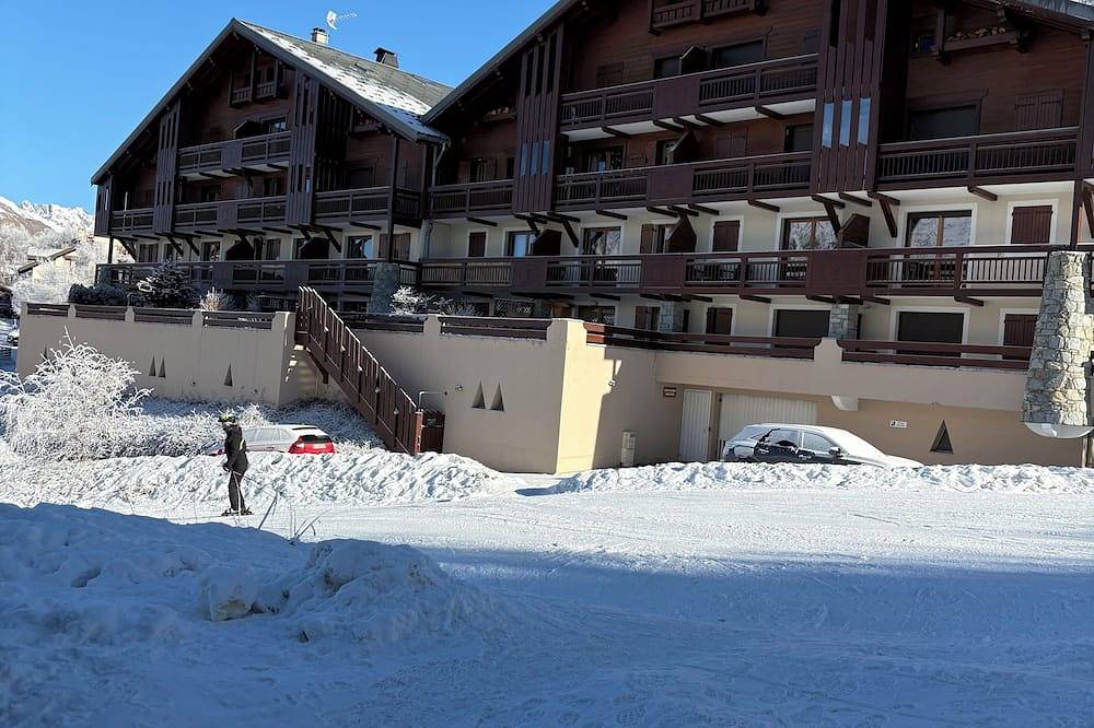 Appartement entier, Bel appartement, tout confort aux pieds des pistes dans résidence type chalet in Mont-de-Lans, Les Deux Alpes