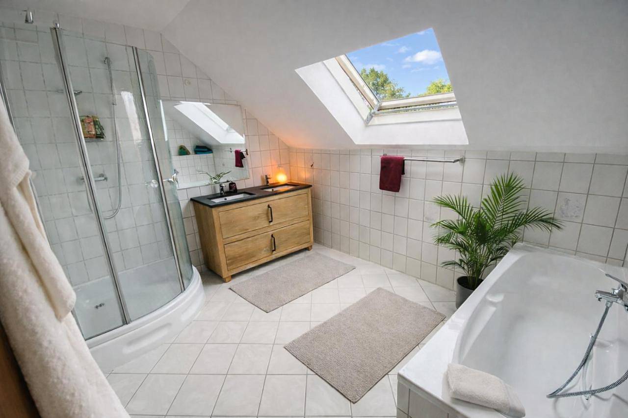 Ganze Wohnung, Ferienhaus ,,Pier 7" am See - 2 Wohnungen mit Garten für bis zu 11 Personen, einzeln oder zusammen buchbar in Bitterfeld, Bitterfeld-Wolfen