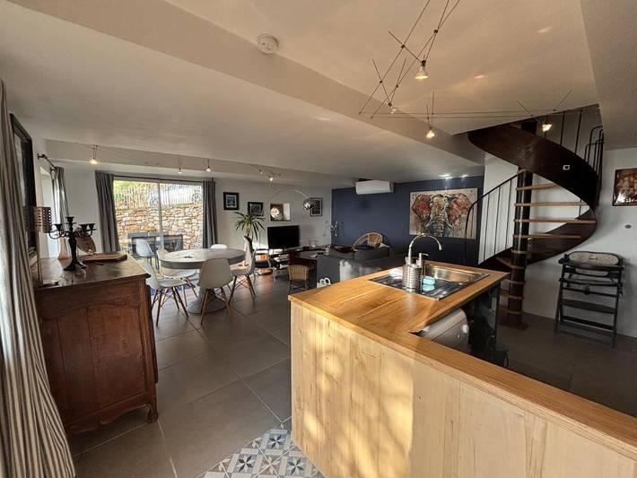 Location de vacances pour 6 personnes, avec piscine et terrasse ainsi que vue et jardin à Saint-Michel-Loubéjou