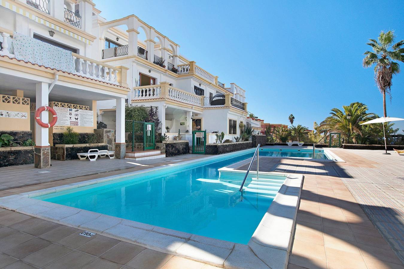 Entire apartment, "Tenerife South Apartment" with Sea View, Pool & Wi-Fi in San Eugenio Alto, Adeje