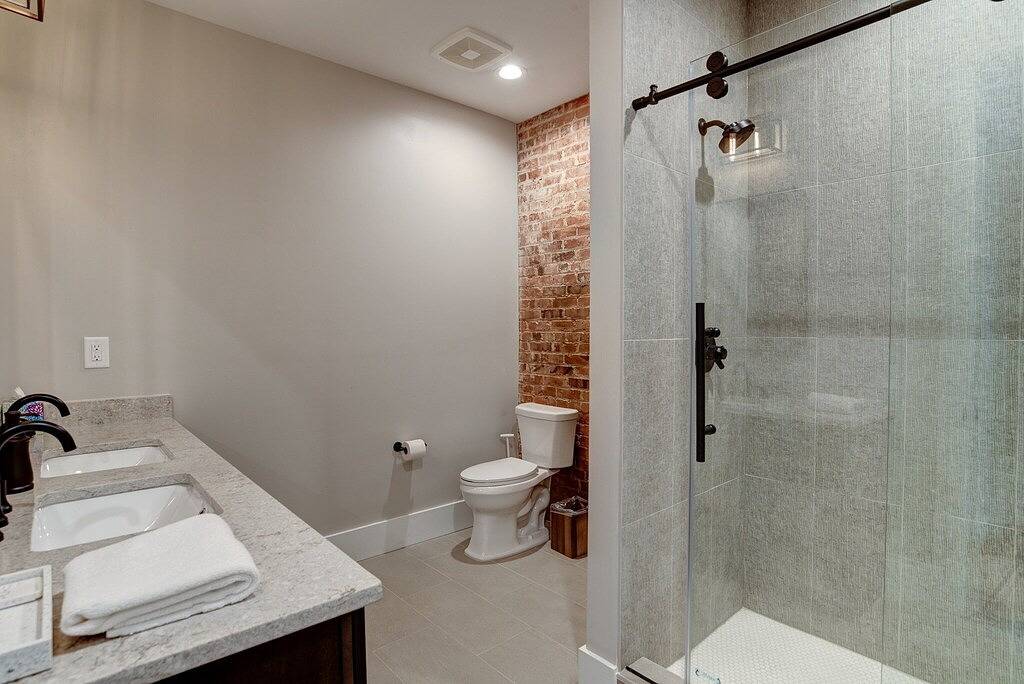 Ganze Wohnung, Large 3 bedroom 3.5 Bath Downtown Condo in Blue Ridge Parkway, Asheville