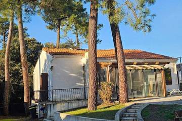 Location de vacances pour 8 personnes, avec jardin dans Zoo La Palmyre