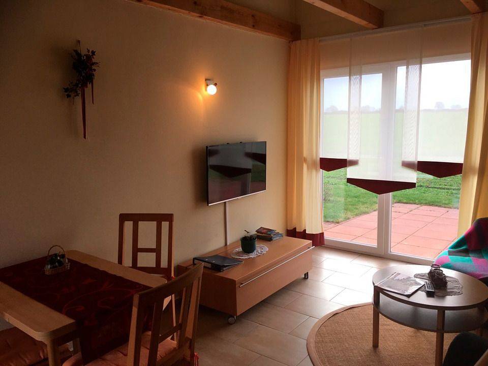 Ferienhaus zwischen den Seen – Komfortabler Aufenthalt mit Terrasse in Fünfseen in Rogeez, Fünfseen