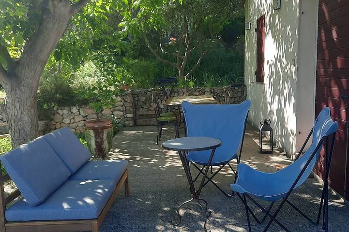 Ferienhaus für 3 Personen, mit Whirlpool und Terrasse sowie Garten und Pool