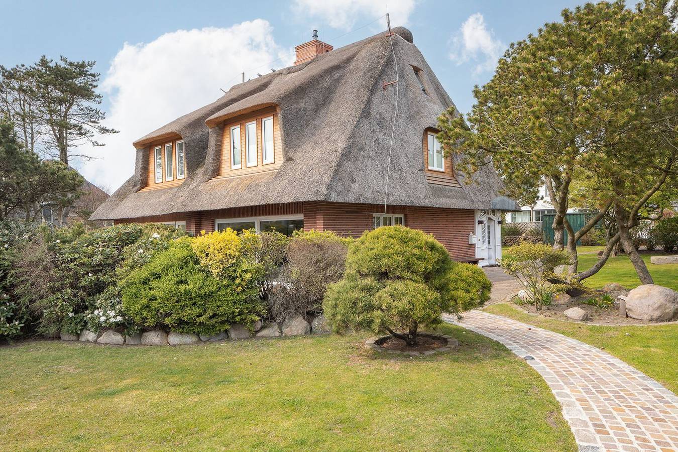 Wenn Tradition auf Moderne trifft entsteht ein Schmuckstück wie das Seehüs in Wenningstedt, Sylt