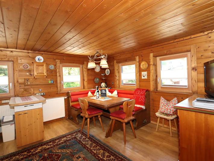 Ganze Wohnung, Großzügiges Apartment im typischen Tiroler Stil in Bruck am Ziller, Bezirk Schwaz