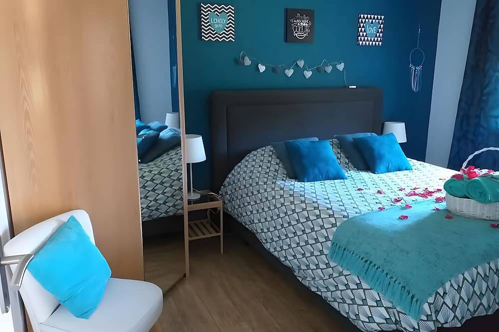 Chambre d’hôtes « Balnéo Spa Cœur À Cœur » avec piscine privée, Wi-Fi et climatisation in Carsan, Région de Nîmes