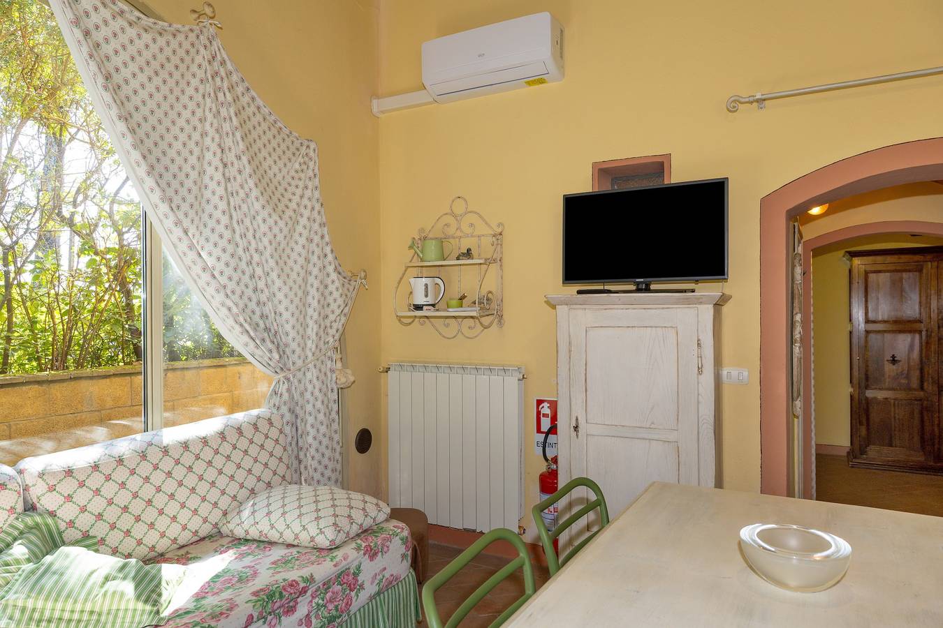 Apartamento inteiro, Apartamento 'San Giovanni R. Apartment 2 Franca' com jardim privado, Wi-Fi e ar condicionado in Peccioli, Pisa (província)
