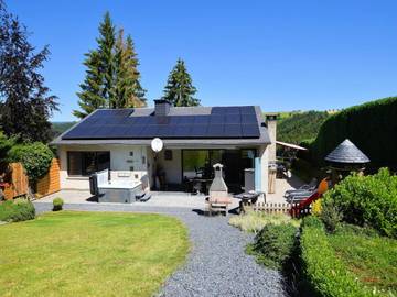 Gîte pour 7 personnes, avec jacuzzi et terrasse ainsi que jardin et sauna dans Nadrin